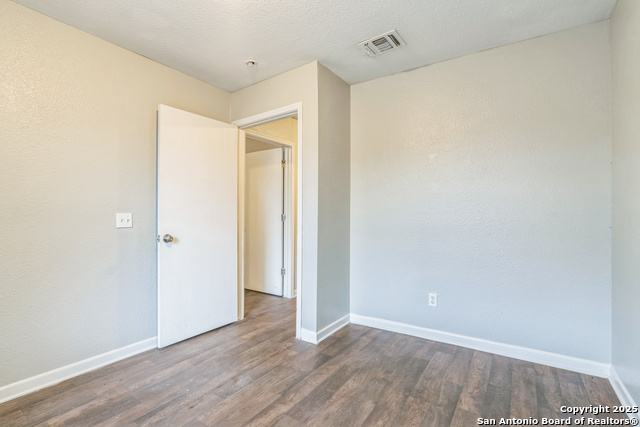 Image 8 of 15 For 7583 Windsor Oaks