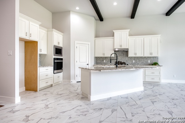 Listing photo id 11 for 7911 Alton Blvd