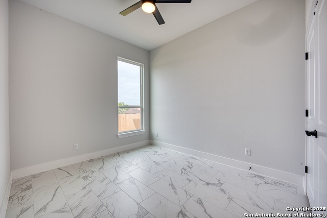 Listing photo id 17 for 7911 Alton Blvd