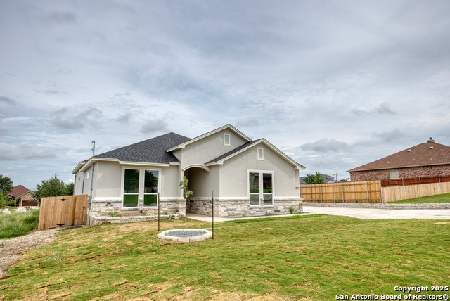 Listing photo id 0 for 7911 Alton Blvd