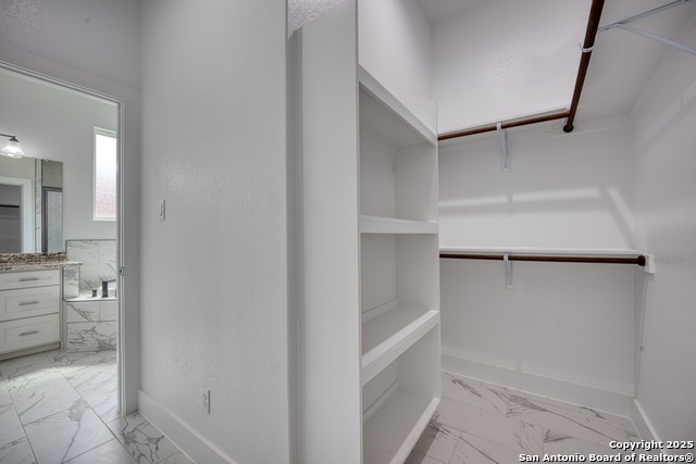 Listing photo id 25 for 7911 Alton Blvd