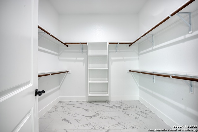 Listing photo id 26 for 7911 Alton Blvd