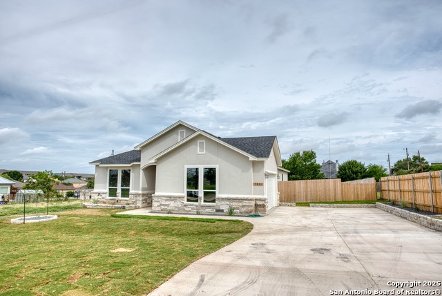 Listing photo id 1 for 7911 Alton Blvd