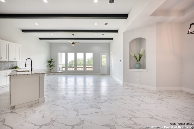 Listing photo id 4 for 7911 Alton Blvd