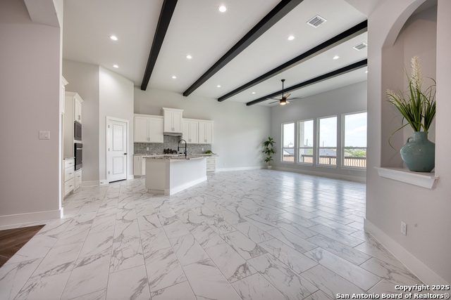 Listing photo id 5 for 7911 Alton Blvd