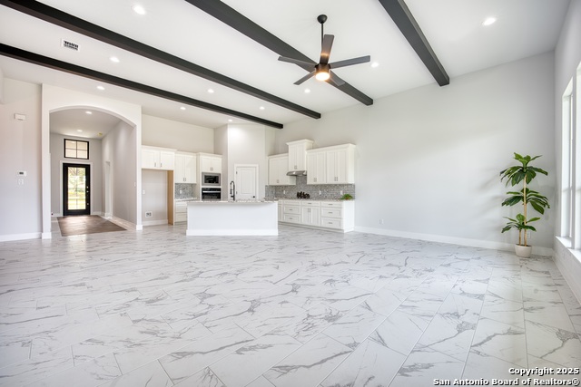 Listing photo id 6 for 7911 Alton Blvd
