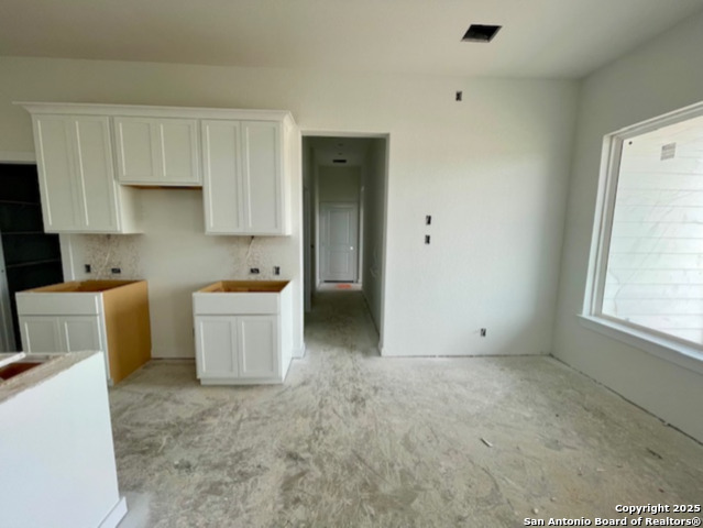Listing photo id 8 for 9434 Chatside