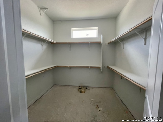 Listing photo id 11 for 9434 Chatside