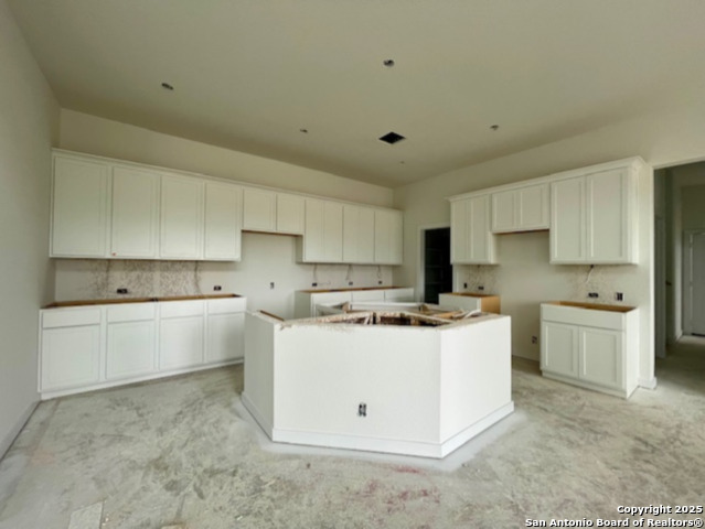 Listing photo id 6 for 9434 Chatside