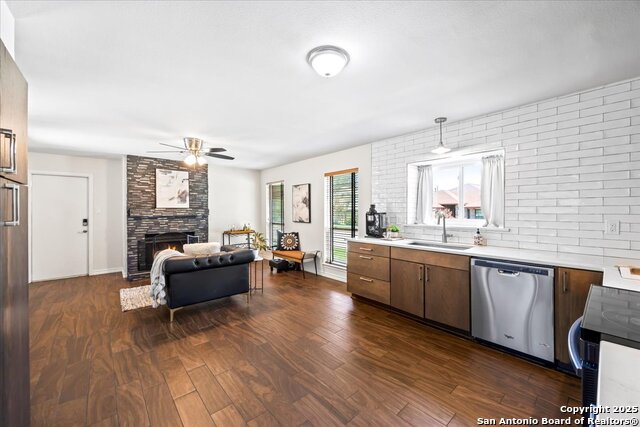 Image 11 of 43 For 10133 Sandyglen