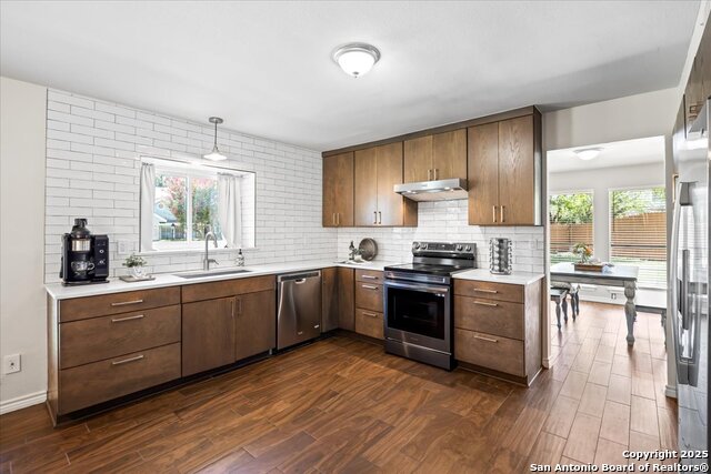 Image 12 of 43 For 10133 Sandyglen