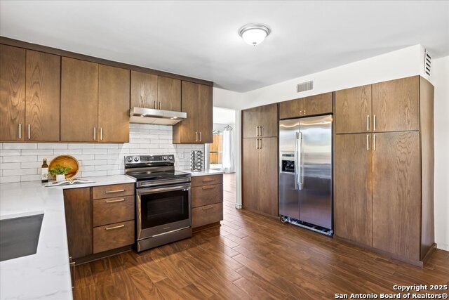 Image 13 of 43 For 10133 Sandyglen