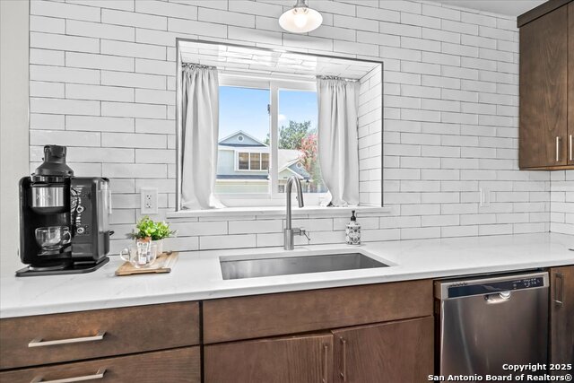 Image 14 of 43 For 10133 Sandyglen