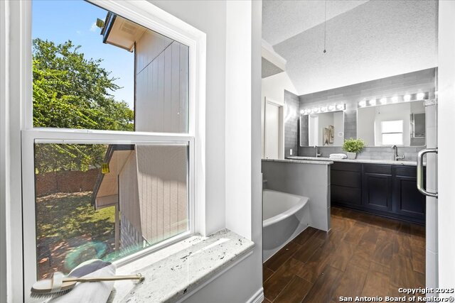 Image 22 of 43 For 10133 Sandyglen