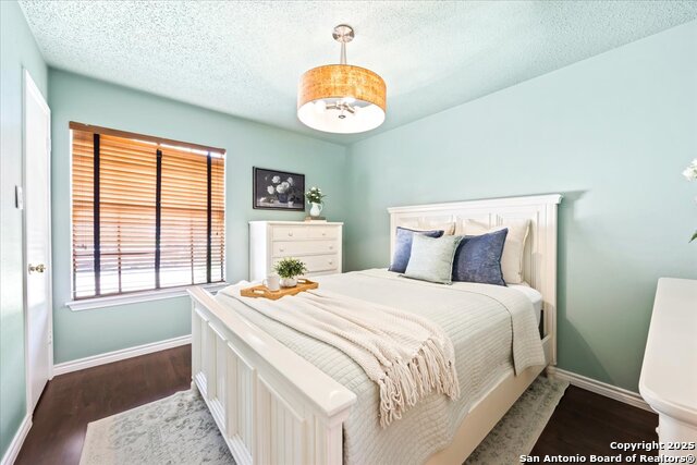 Image 25 of 43 For 10133 Sandyglen