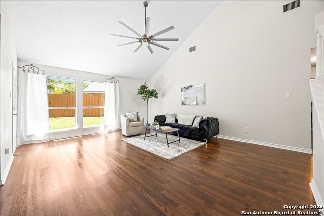 Image 5 of 43 For 10133 Sandyglen