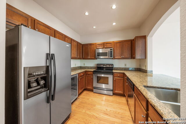 Image 13 of 39 For 225 Lexington  318