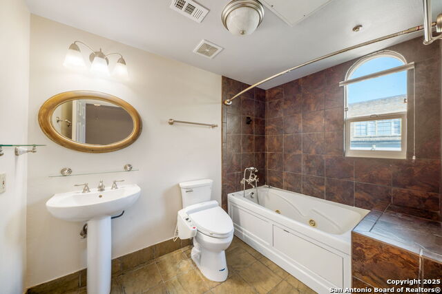 Image 22 of 39 For 225 Lexington  318