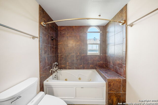 Image 23 of 39 For 225 Lexington  318