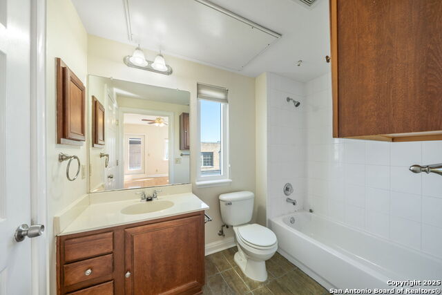 Image 31 of 39 For 225 Lexington  318