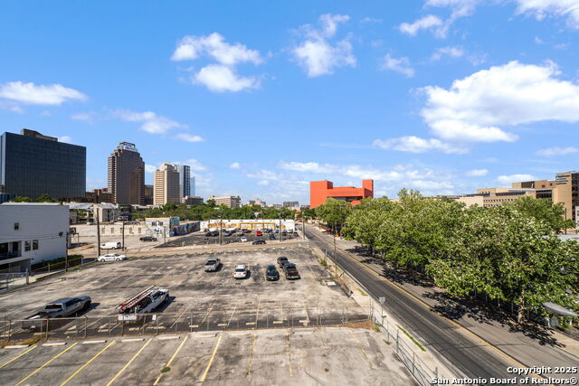 Image 35 of 39 For 225 Lexington  318