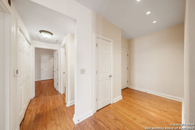 Image 7 of 39 For 225 Lexington  318