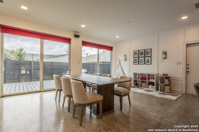 Image 18 of 37 For 371 Everest Ave