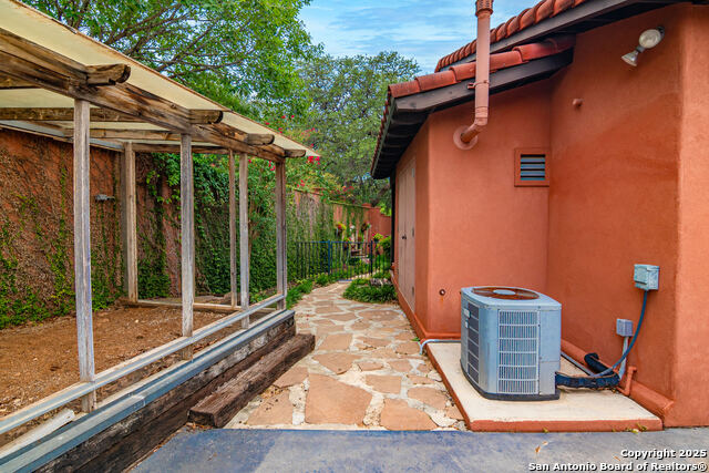 Listing photo id 27 for 1887 Arbolas Ct.
