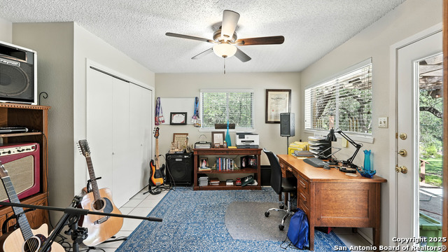 Listing photo id 15 for 781 Mary Preiss