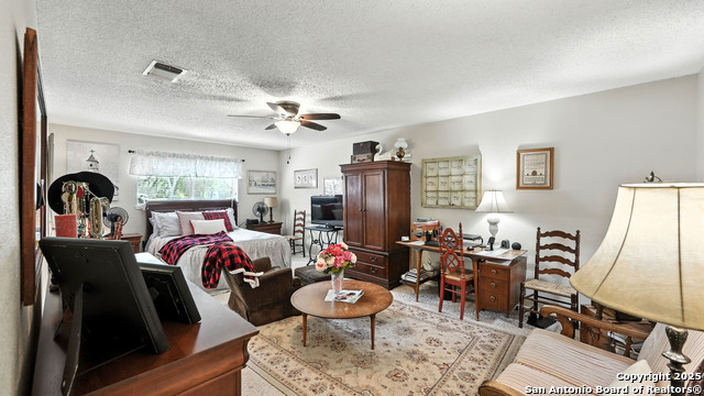 Listing photo id 16 for 781 Mary Preiss