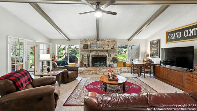 Listing photo id 2 for 781 Mary Preiss