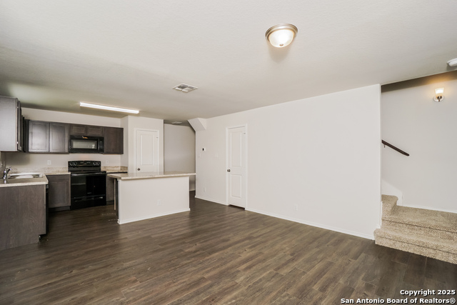 Image 4 of 15 For 9411 Dogwood Hill