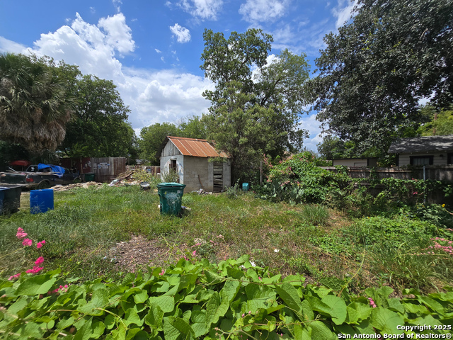 Image 3 of 7 For 211 Frio City