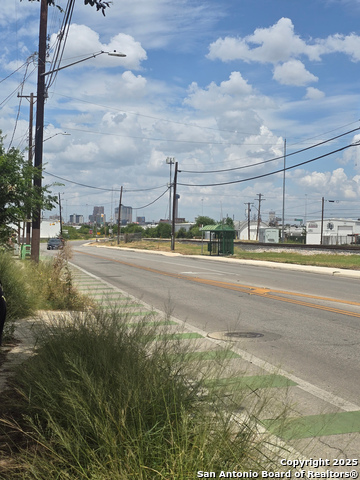 Image 4 of 7 For 211 Frio City