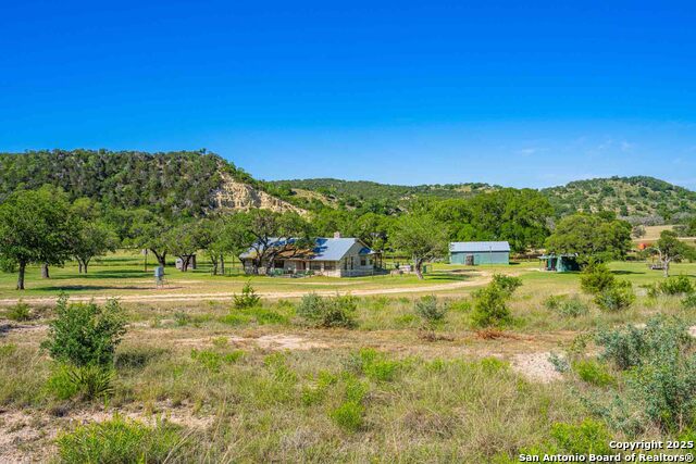 Listing photo id 23 for 165 Flach Rd