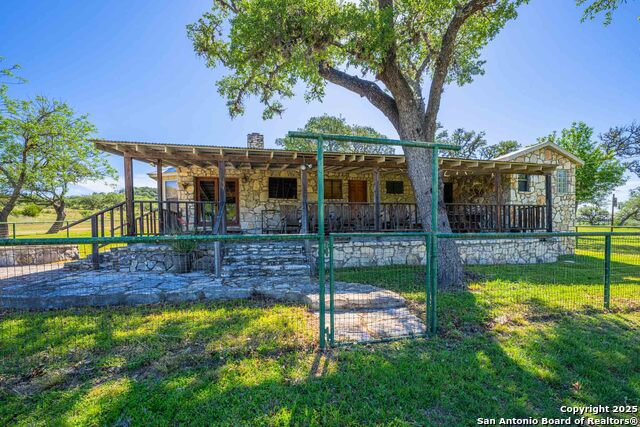 Listing photo id 26 for 165 Flach Rd