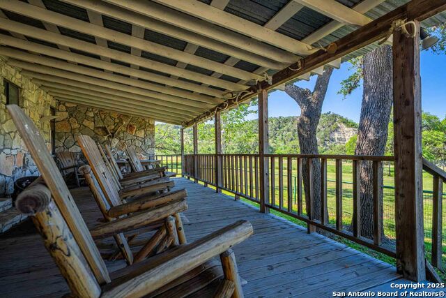 Listing photo id 27 for 165 Flach Rd