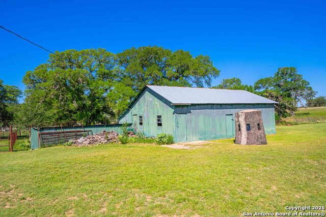 Listing photo id 44 for 165 Flach Rd