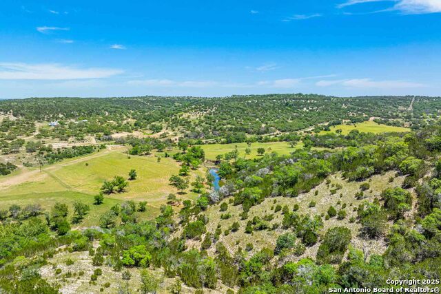 Listing photo id 7 for 165 Flach Rd