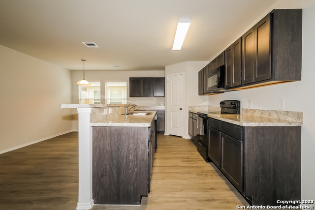 Listing photo id 6 for 9315 Green Flora Court