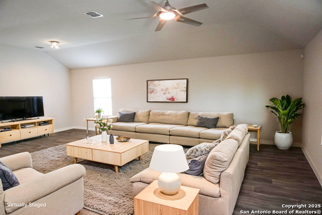 Listing photo id 9 for 5407 Pearl Vly