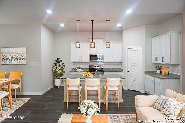 Listing photo id 7 for 5407 Pearl Vly