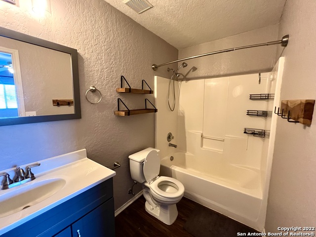 Listing photo id 5 for 6107 Brandys Farm