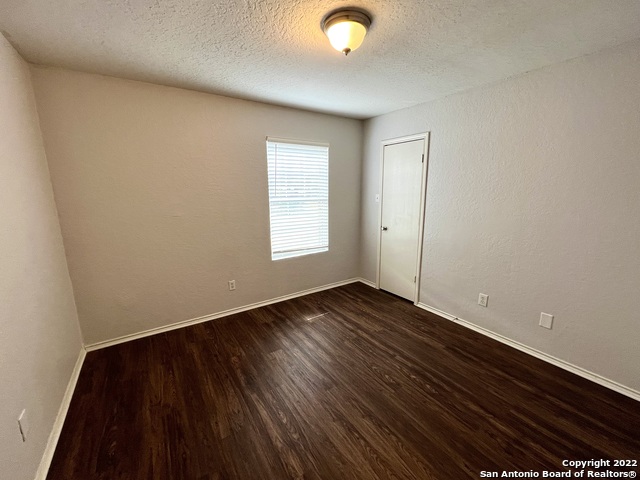 Listing photo id 6 for 6107 Brandys Farm
