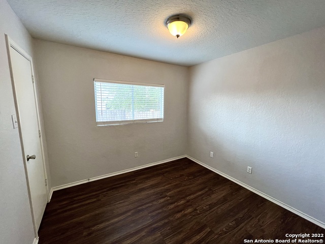 Listing photo id 7 for 6107 Brandys Farm