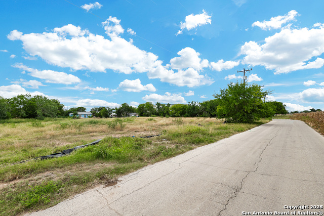 Listing photo id 9 for 3400 Golden Ave