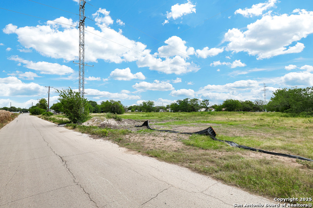 Listing photo id 10 for 3400 Golden Ave