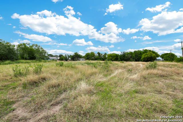 Listing photo id 11 for 3400 Golden Ave