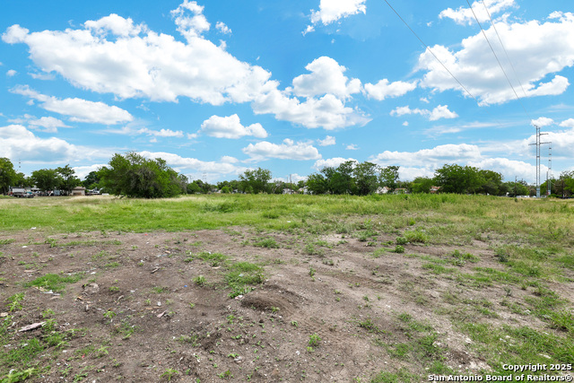 Listing photo id 12 for 3400 Golden Ave