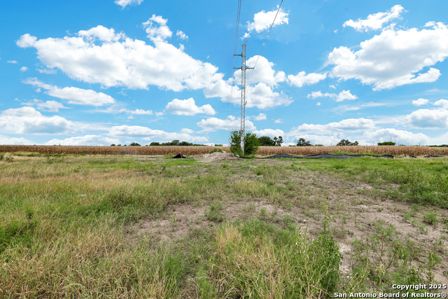 Listing photo id 14 for 3400 Golden Ave